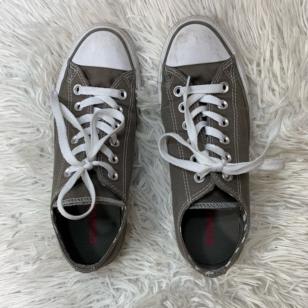 Grey polka dot converse - size 7